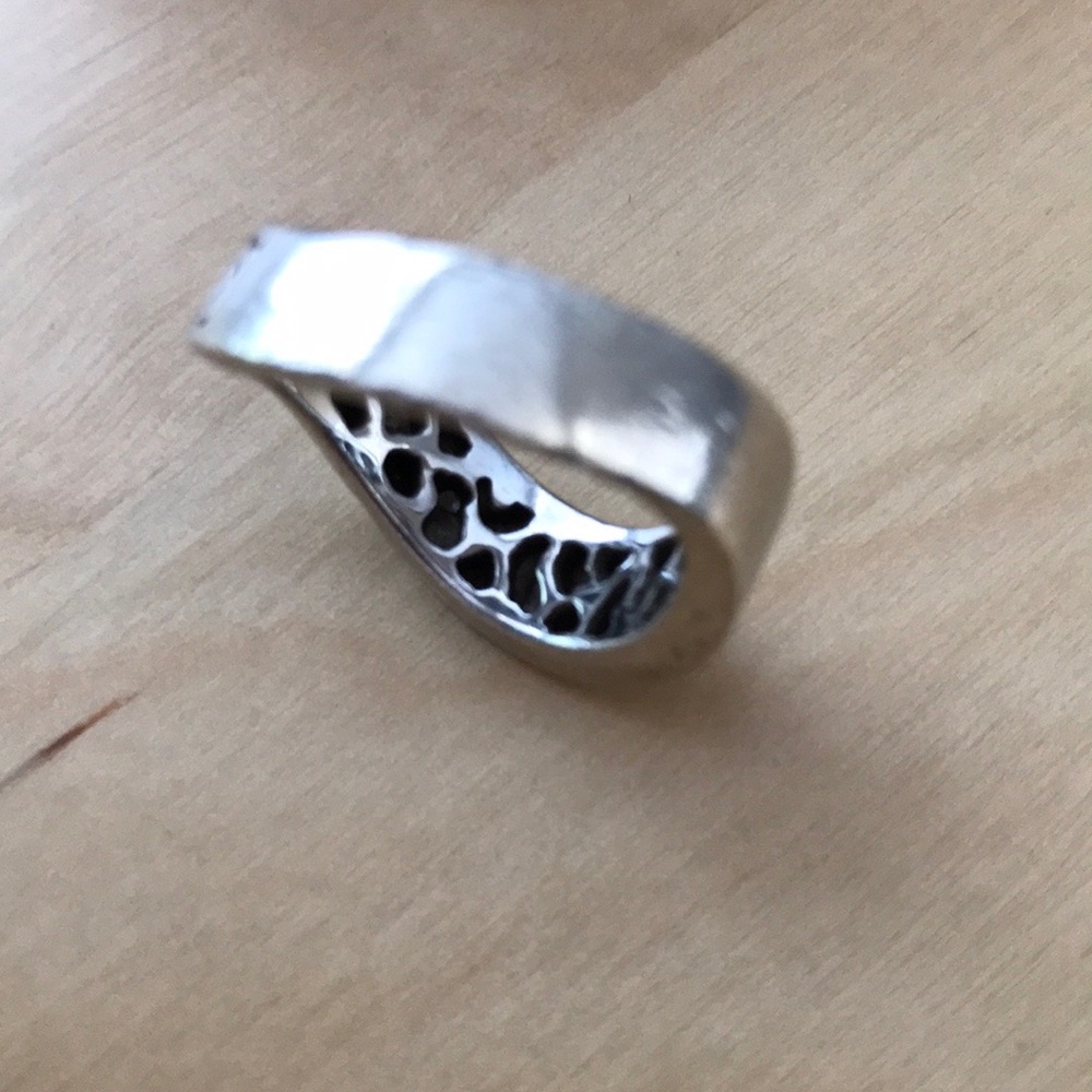 Uniquely Shaped Ring - image 8